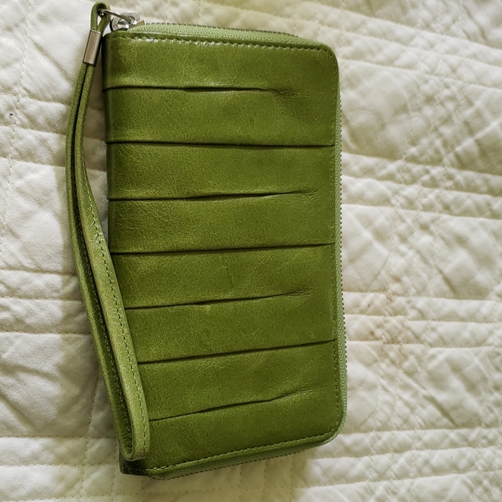 Hobo wallet in green